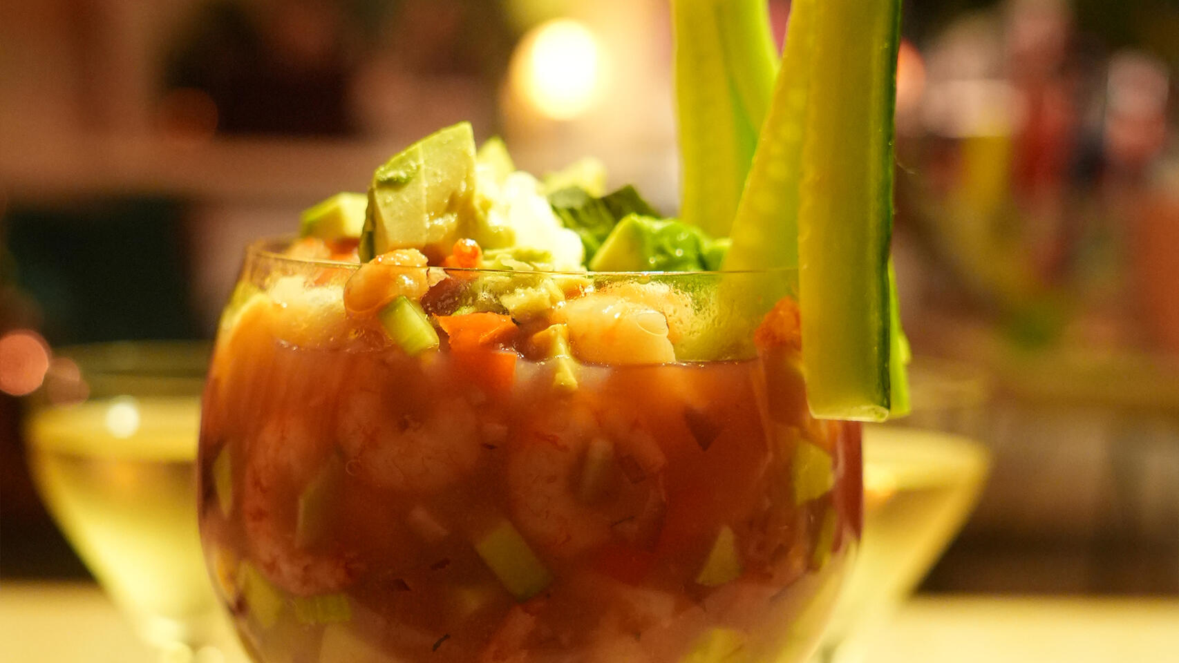 Shrimps only, avocado, lemon, tomato juice, celery.